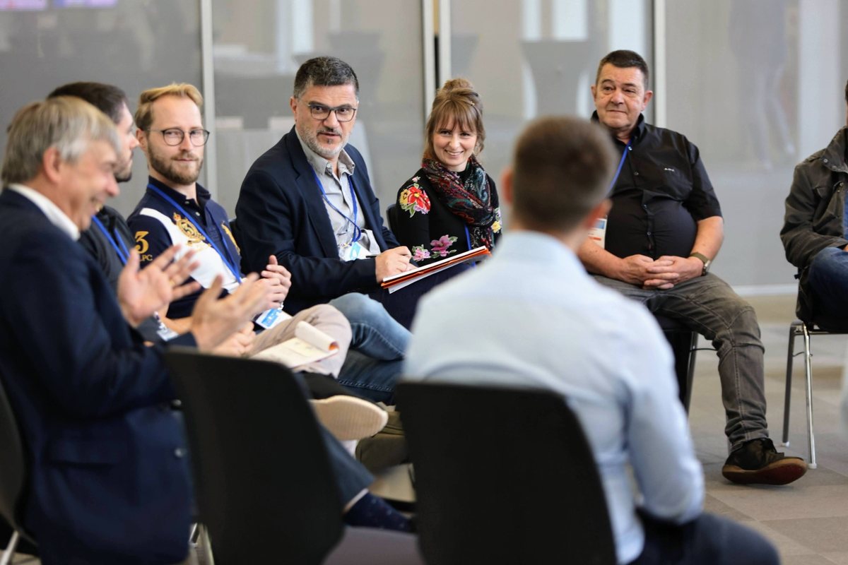 photo-table-ronde-DWmeeRCm